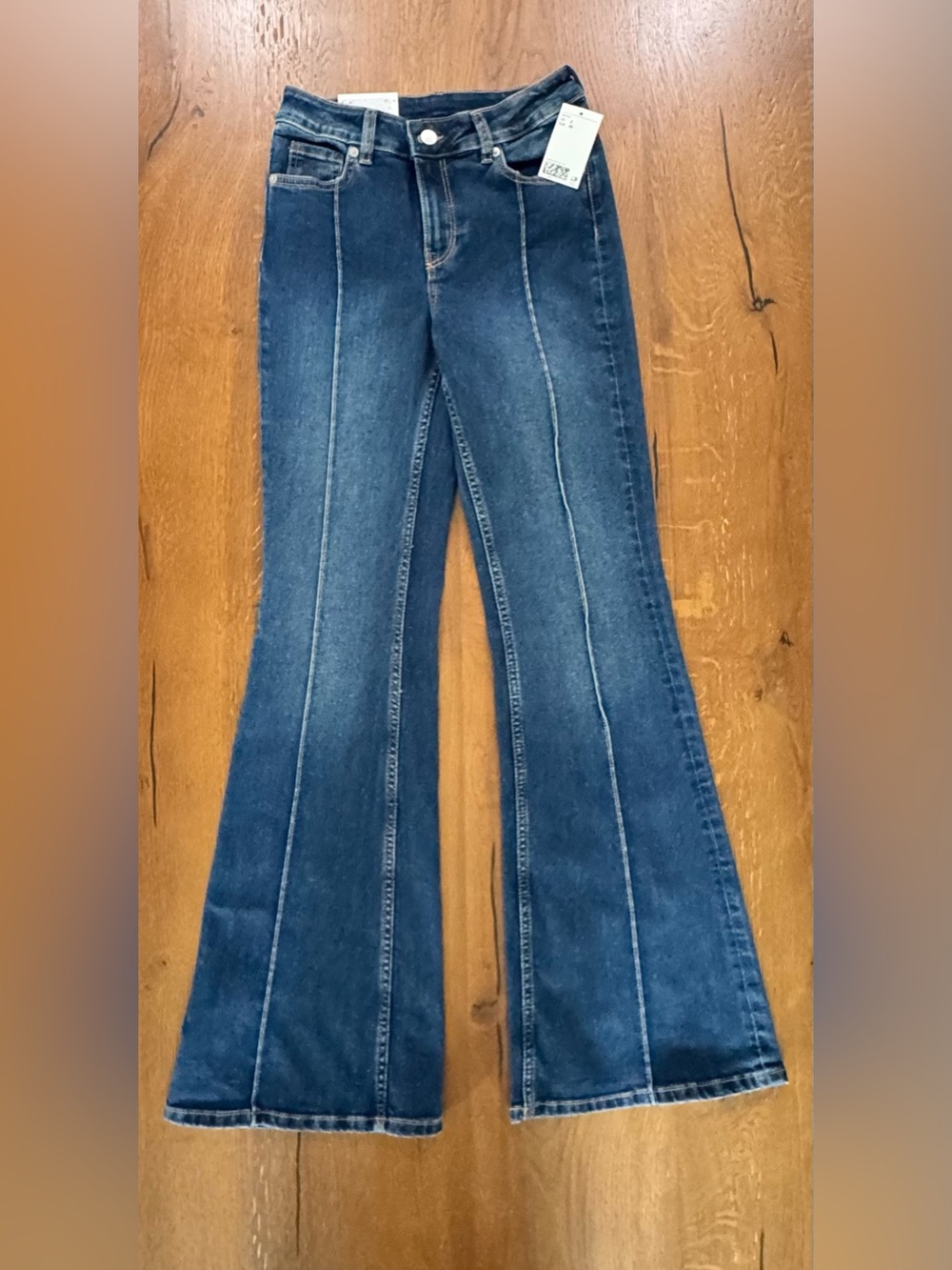 👖NWT 🔖H&M Flared High Jeans Dark Denim Size 2 - Picture 2 of 13